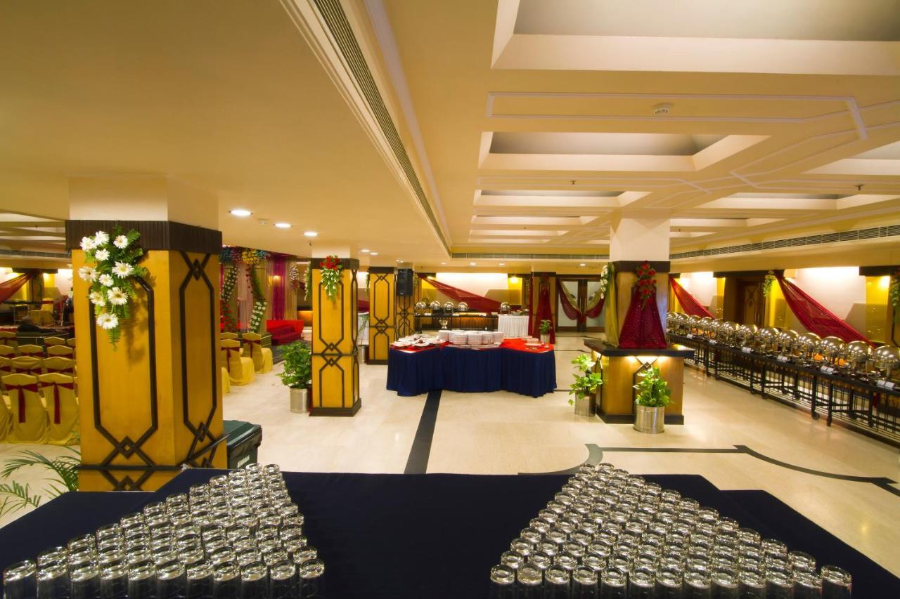 The Piccadily Hotel Lucknow Exterior foto