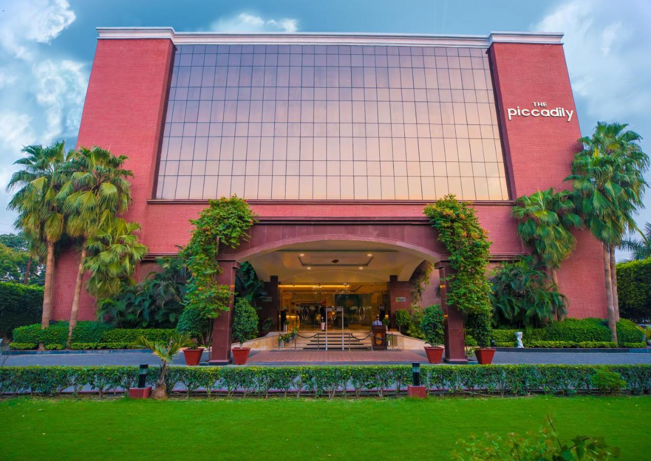 The Piccadily Hotel Lucknow Exterior foto