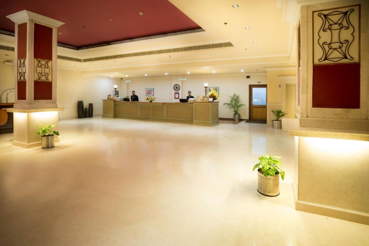 The Piccadily Hotel Lucknow Exterior foto