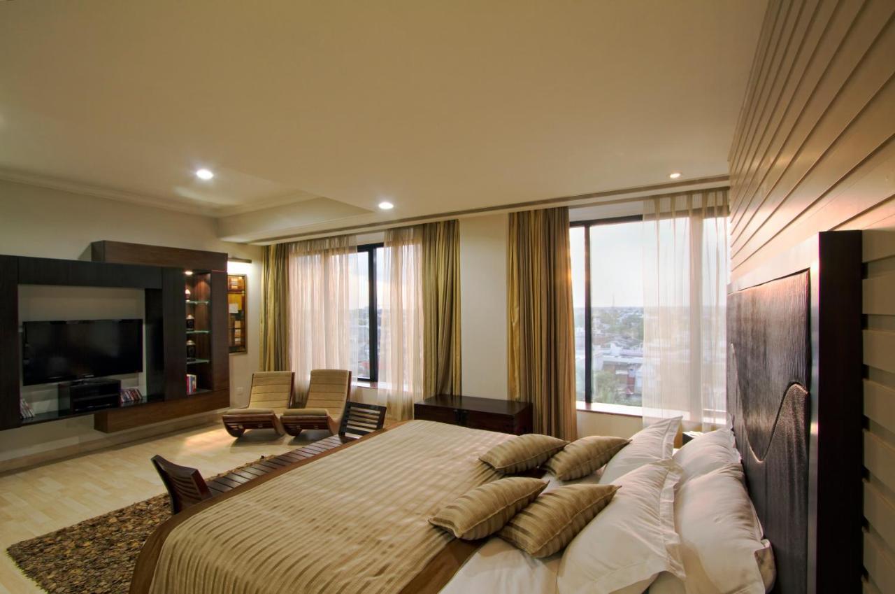 The Piccadily Hotel Lucknow Exterior foto