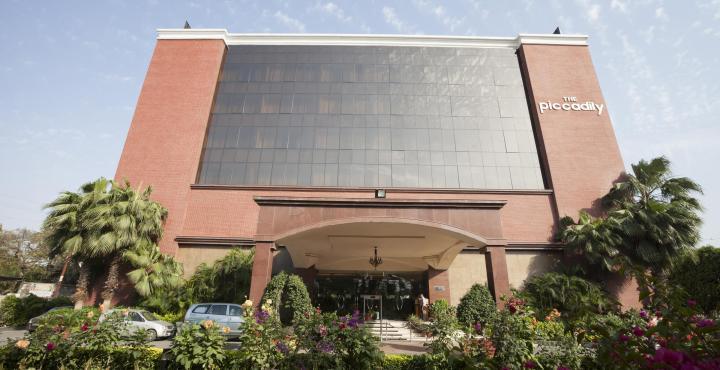 The Piccadily Hotel Lucknow Exterior foto