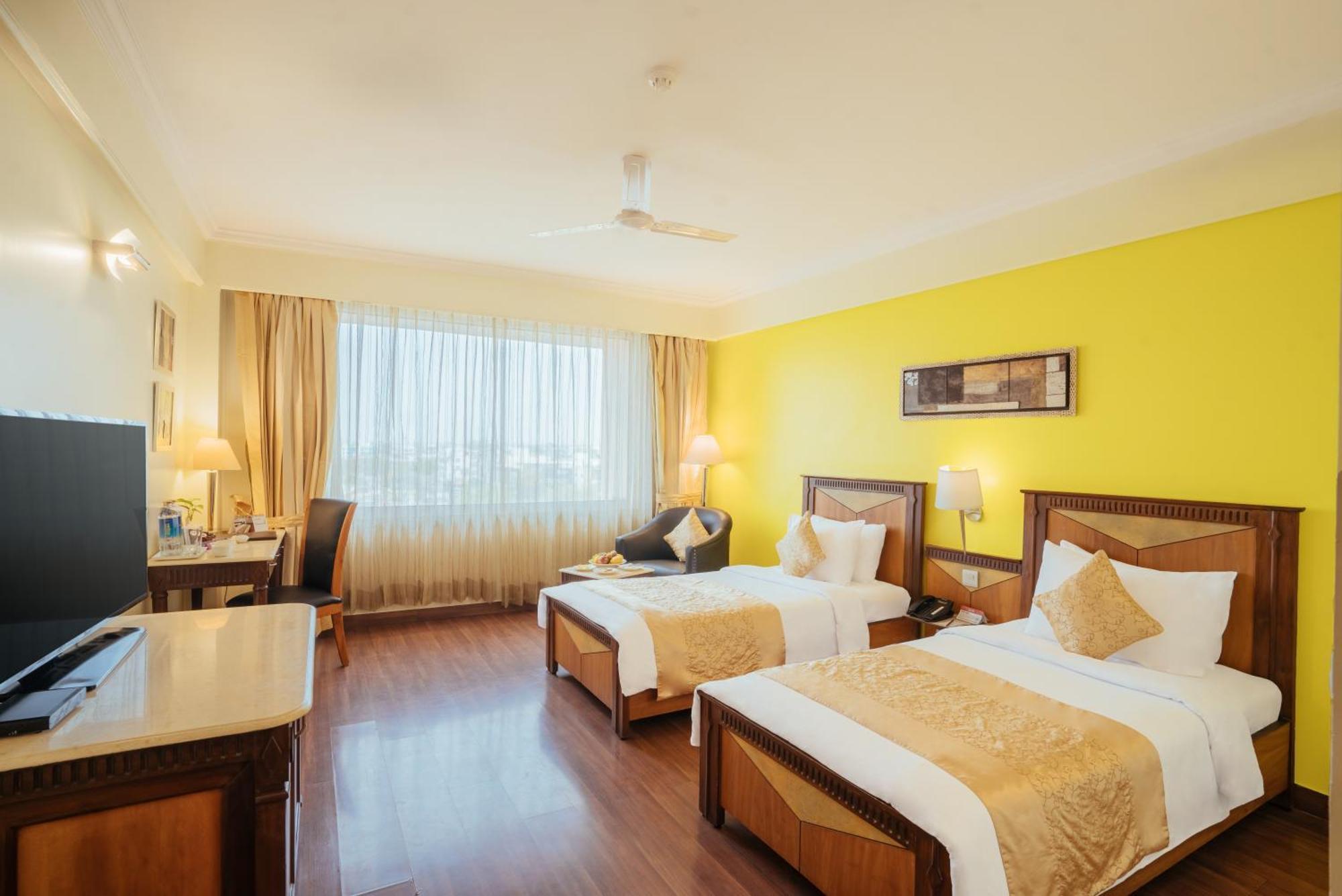 The Piccadily Hotel Lucknow Exterior foto
